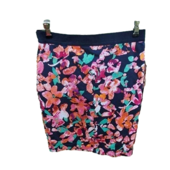 Ann Taylor floral watercolor design split - Picture 1 of 9